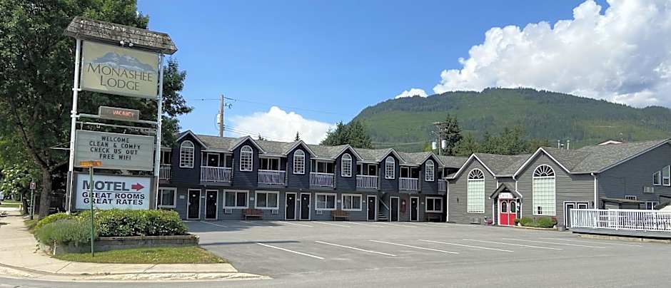 Monashee Lodge