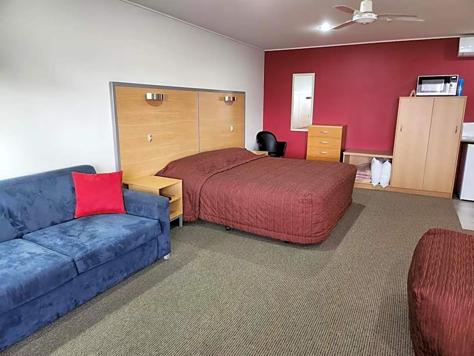 Landmark Manor Motel