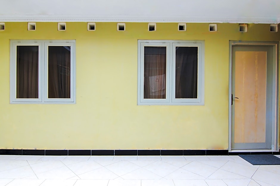 GRIYA BATIK GIRI SEKAR HOMESTAY SYARIAH