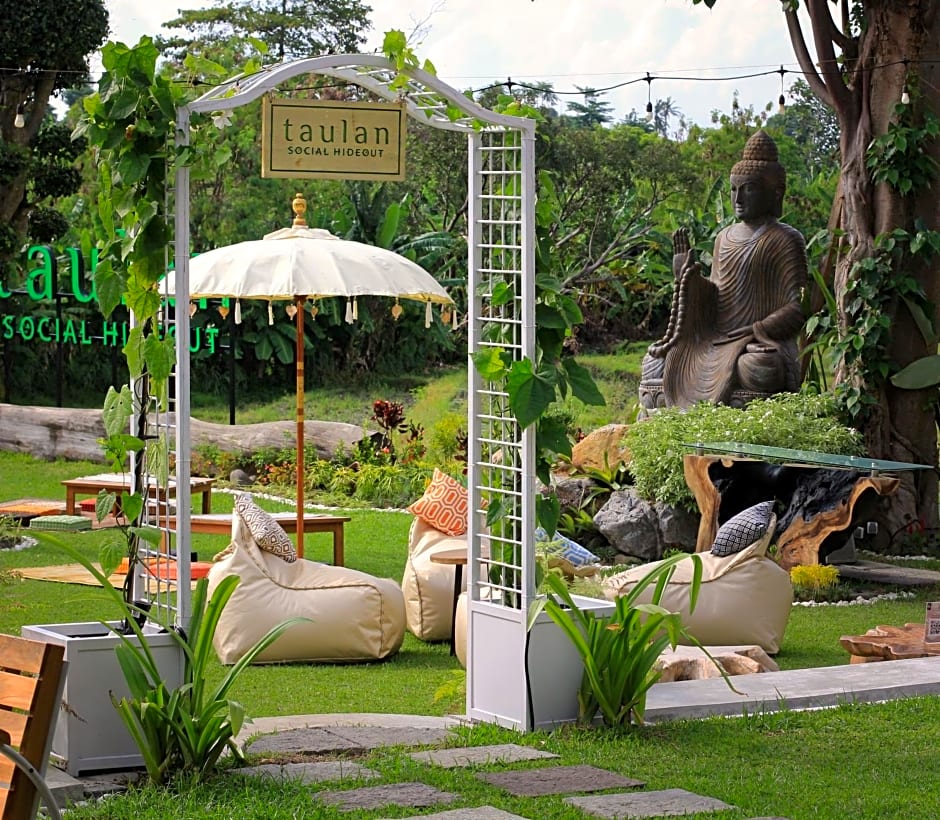 Taulan Villa by Social Hideout