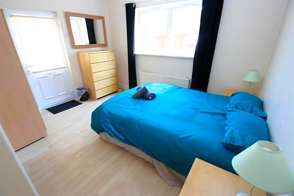 MARLEY MANSIONS APARTMENT - Clarendon