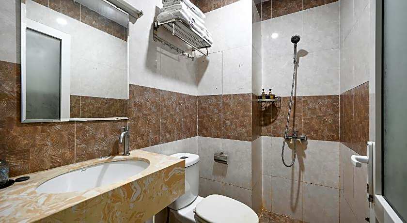 Queen Hotel Saigon Airport