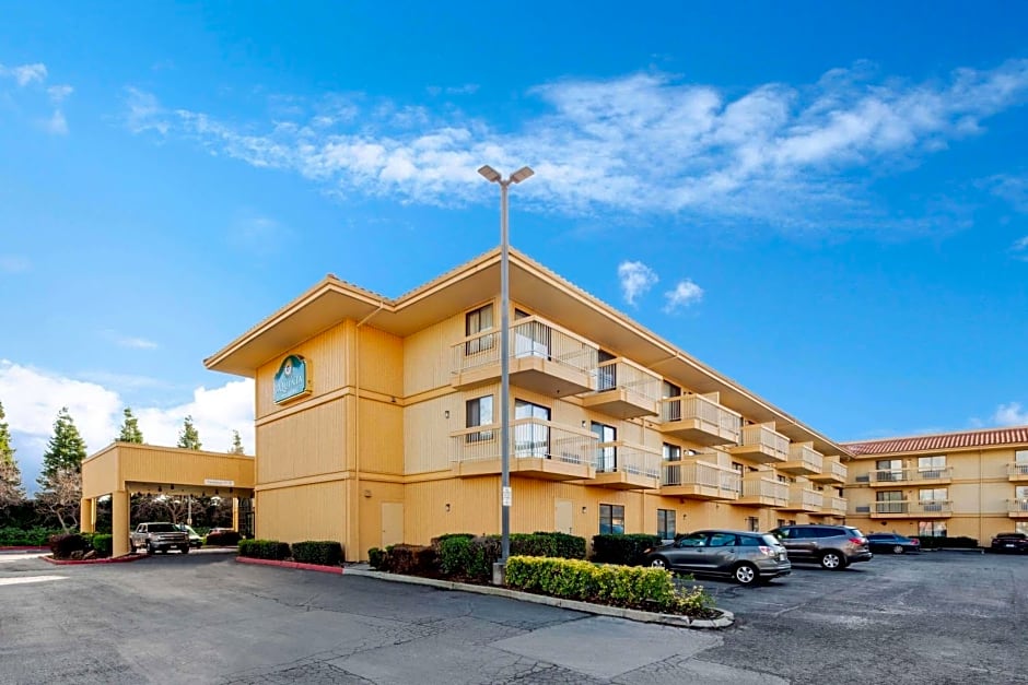 La Quinta Inn & Suites by Wyndham Hayward Oakland Airport