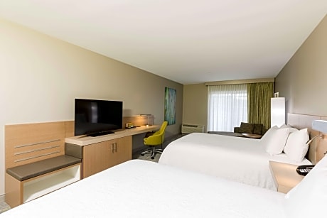 Queen Room with Two Queen Beds - Hearing Access