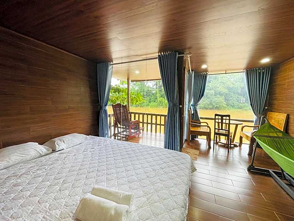 Photo 1 of 1 of 1 King Bed, Lake View