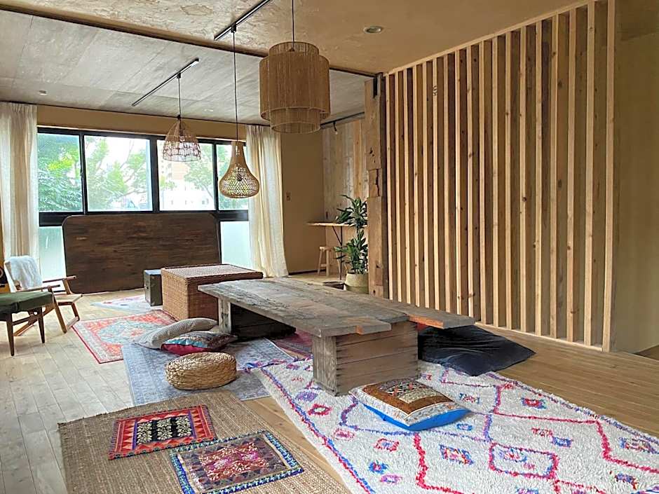 ゲストハウスよるよなか