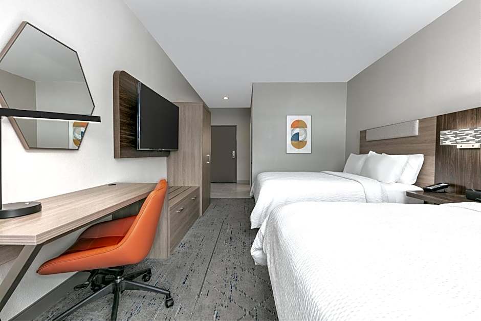 Holiday Inn Express Hotel & Suites Winnie By IHG
