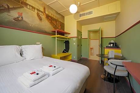 Suite with City View