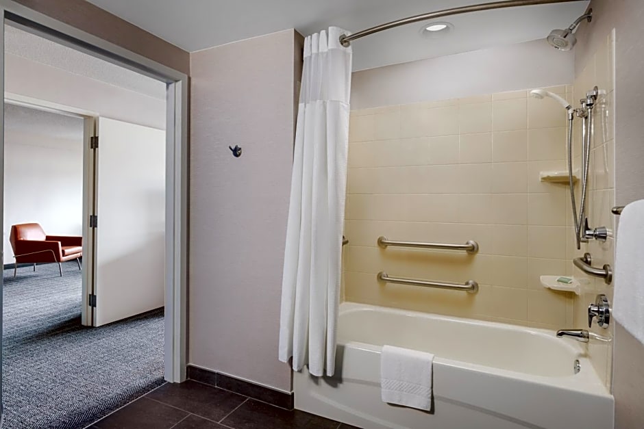 Courtyard by Marriott Manchester-Boston Regional Airport