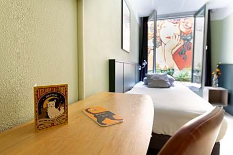 Single Room with Shared Bathroom