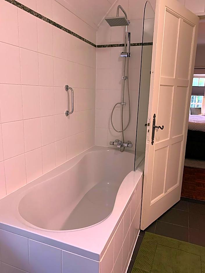 Bed and Breakfast Goes