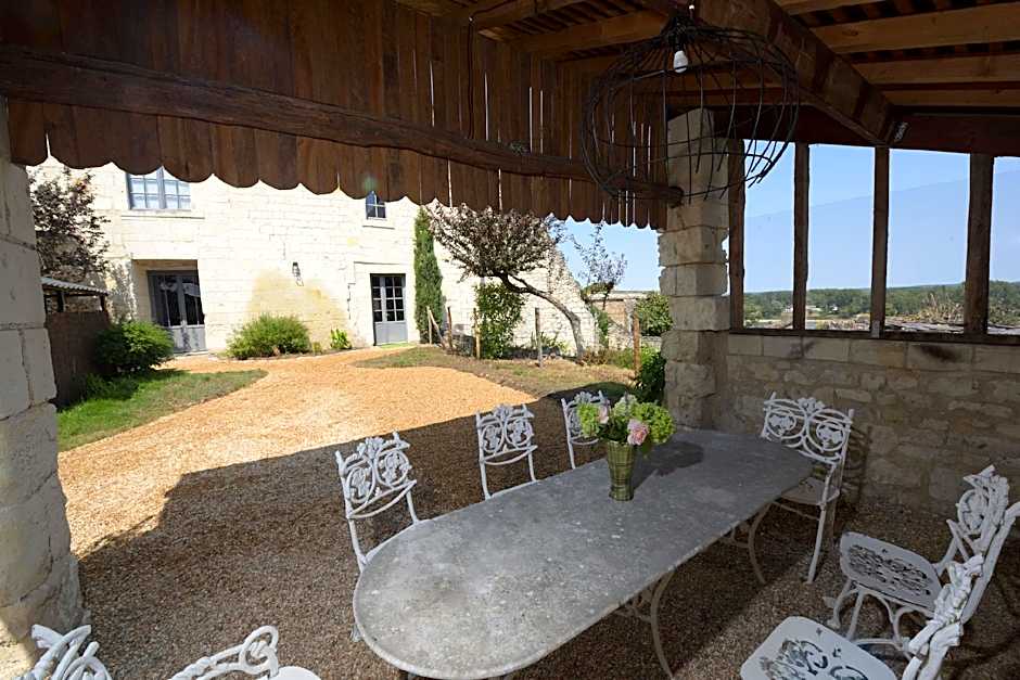 Le Chateau de Candes, sa Tour et ses Suites.