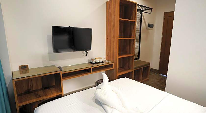 Lighthouse Point Hotel