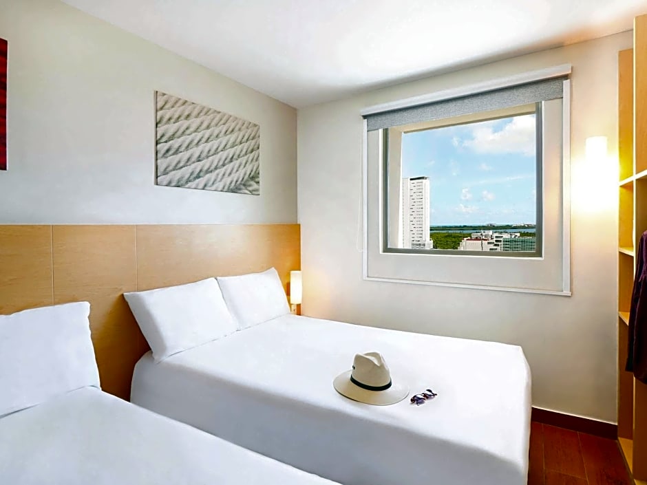 Ibis Cancun Centro Hotel