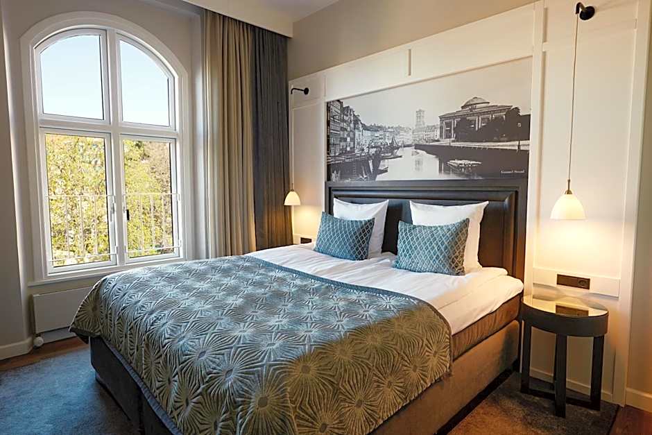 Ascot Hotel