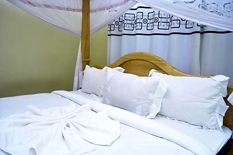 Mzunguu Safari Lodge