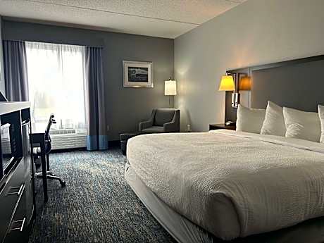 Executive King Room with Whirlpool - Non-Smoking
