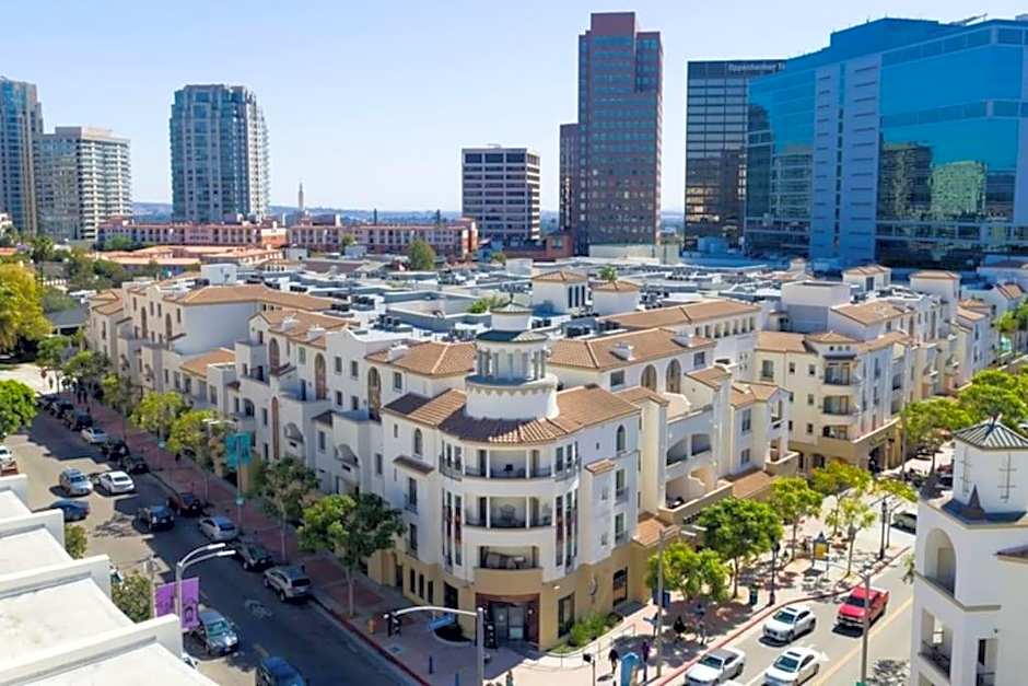 Lux One Bedroom Condo with Garden View