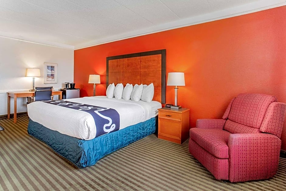 La Quinta Inn by Wyndham Chicago O'Hare Airport