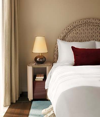 Roomy Bath - Skyline View