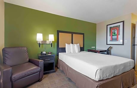 Queen studio with 1 Queen Bed - Disability Access/Non-Smoking