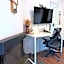 Suite with Hot and Cold Air Conditioning