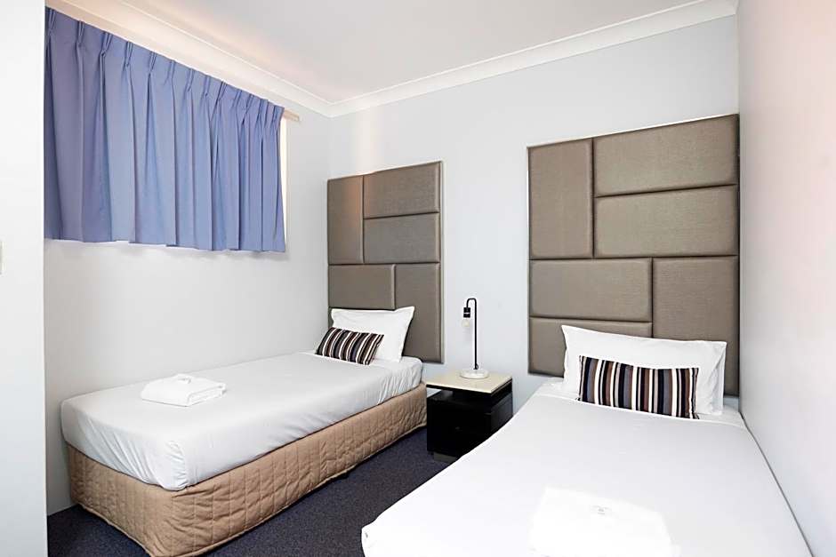 Island Palms Motor Inn