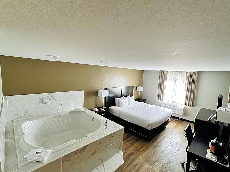 Econo Lodge Inn & Suites Monroe