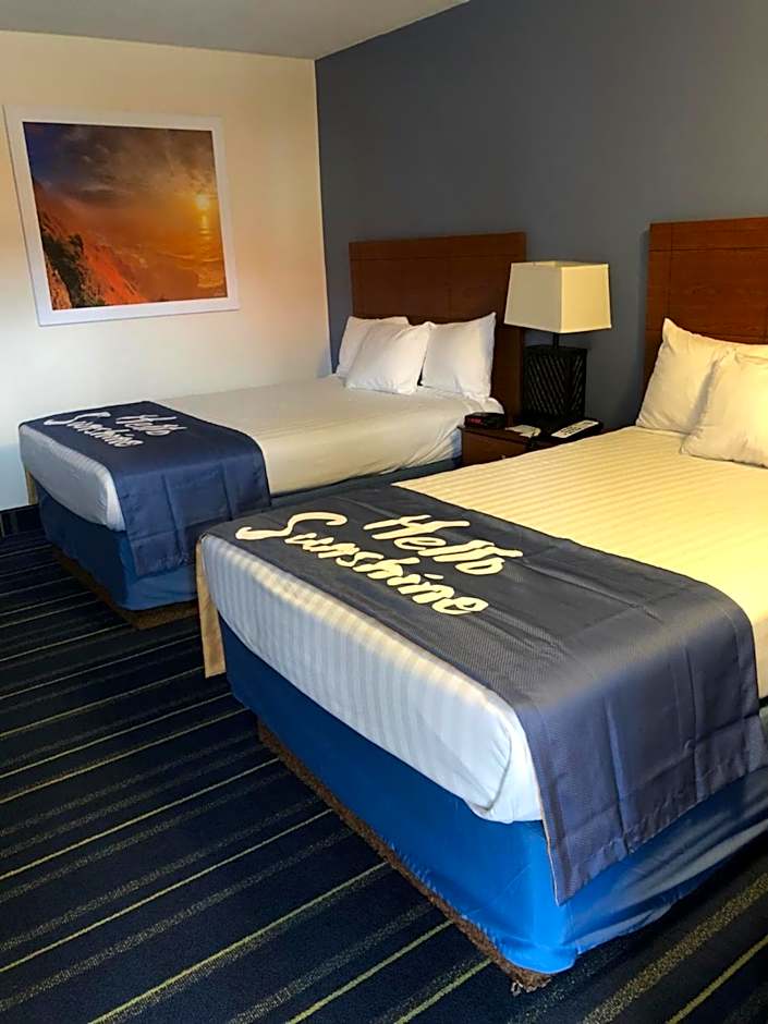 Days Inn by Wyndham Breezewood