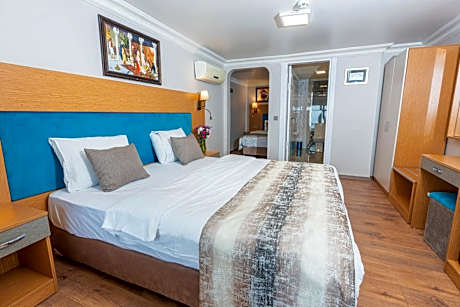 Double Room with Sea View and Balcony