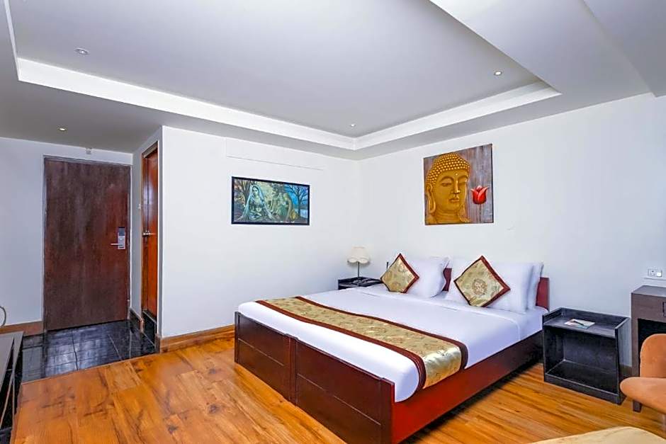 Sumitel Hotel 500 meters from Mall Road