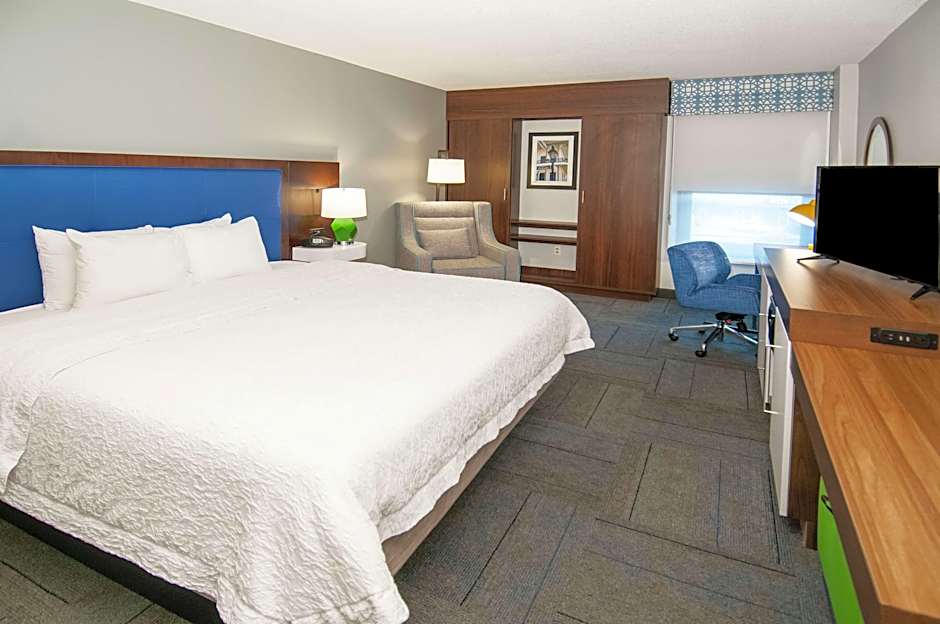 Photo 1 of 3 of 1 King Bed, Mobility Accessible, Bathtub