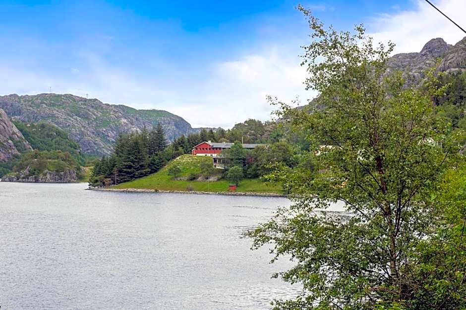 Brufjell Hostel & Parking