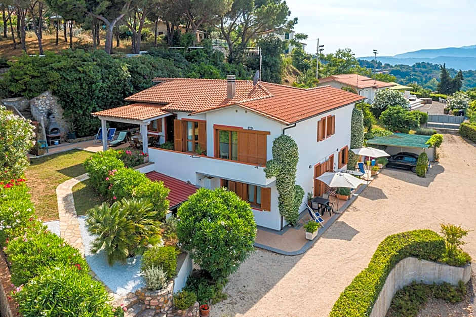 Apartment in villa 2 to 3 persons with large private garden