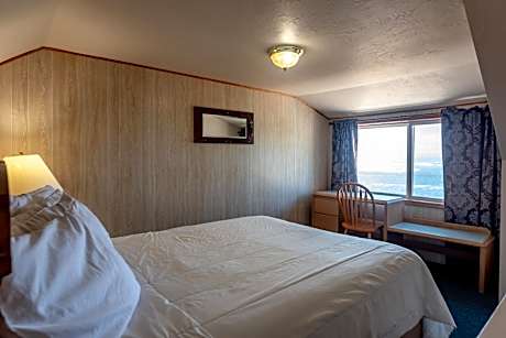 Queen Suite with Sea View