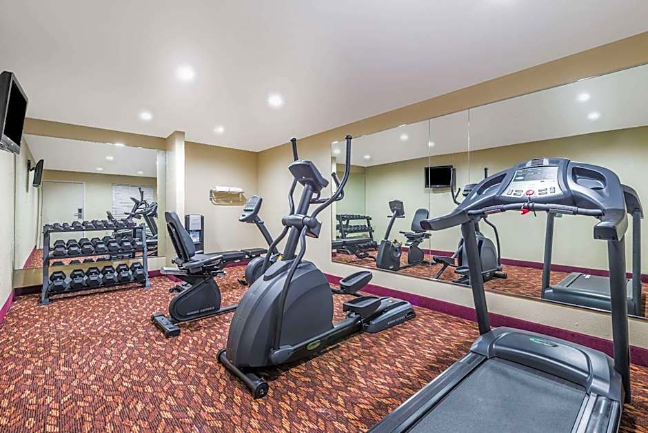 Super 8 by Wyndham Clovis