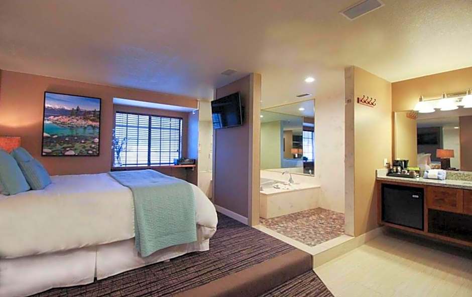Photo 1 of 6 of Deluxe Spa 1 King Bed
