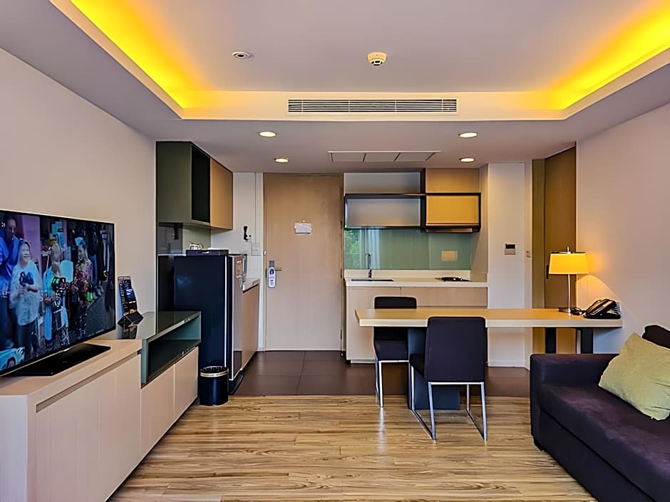 The Idle Hotel and Residence