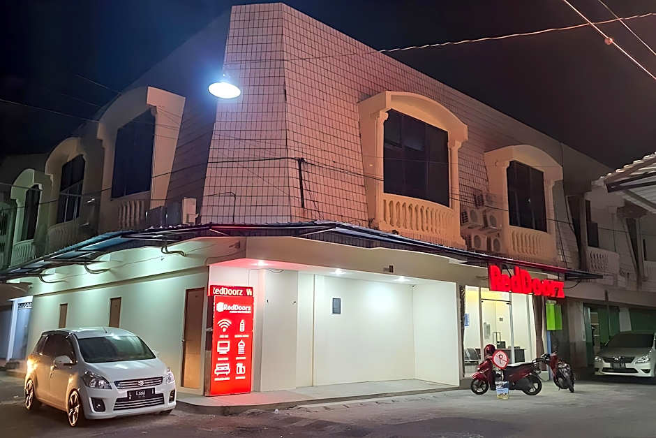 RedDoorz @ Mayjen Sungkono Surabaya