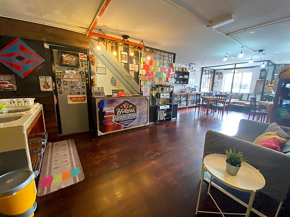 Hikers Sleep Port Guesthouse