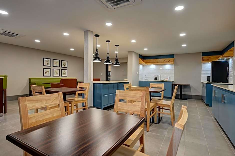 Country Inn & Suites by Radisson, Pierre, SD