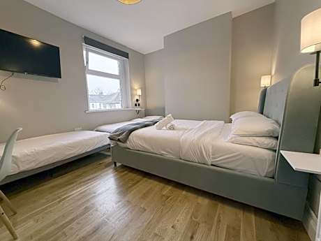 Quadruple Room with Shared Bathroom