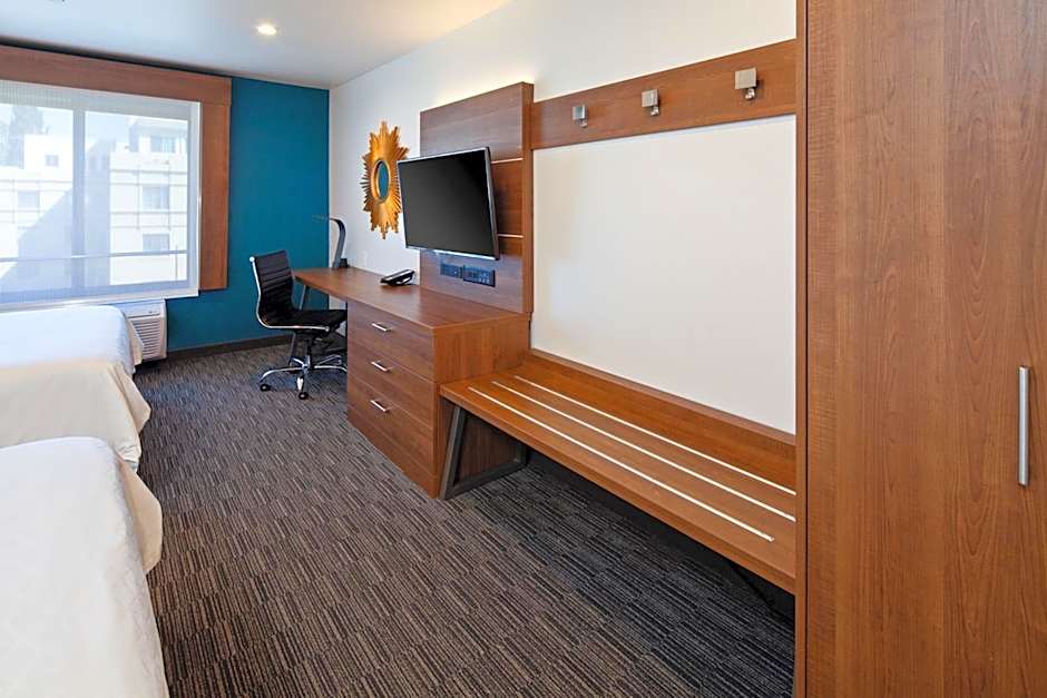 Holiday Inn Express Hollywood Walk of Fame By IHG
