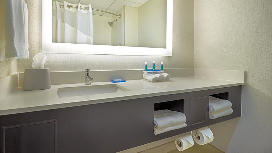 Holiday Inn Express & Suites Asheville SW - Outlet Ctr Area, an IHG Hotel