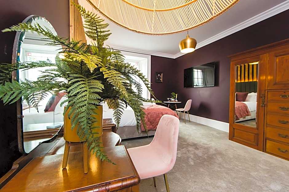 Skeldale House 'All Creatures Great & Small' Luxury Apartments & Studios in Askrigg, Yorkshire Dales