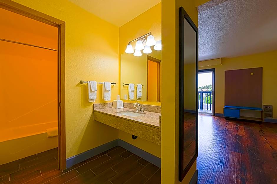 Coastal Inn by OYO Lincoln City - Oregon Coast Hwy