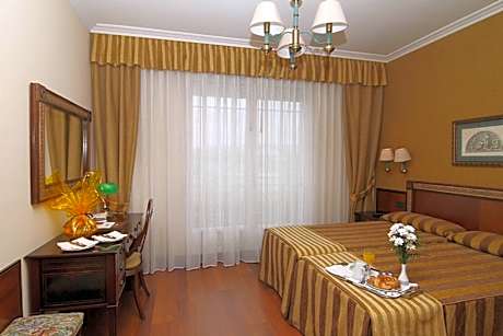 Double or Twin Room (1-2 Adults)
