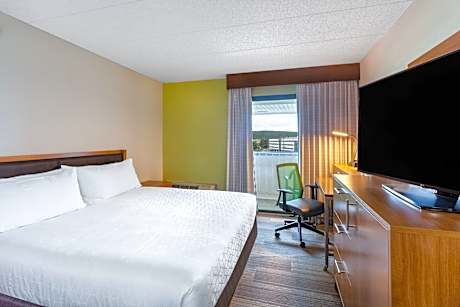 1 Bedroom Suite Mobility Accessible Tub
