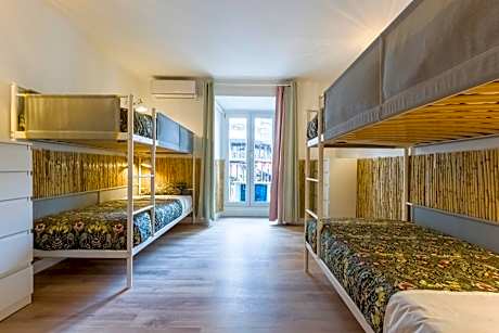 Bed in 8-Bed Female Dormitory Room (female only)