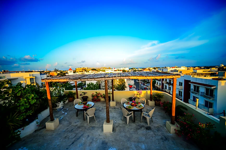 Encanto Riviera Condohotel